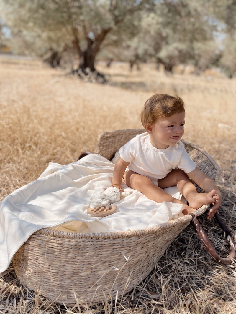 Yenidoğan Bebekler İçin En Sağlıklı Kıyafetler Nasıl Seçilir?